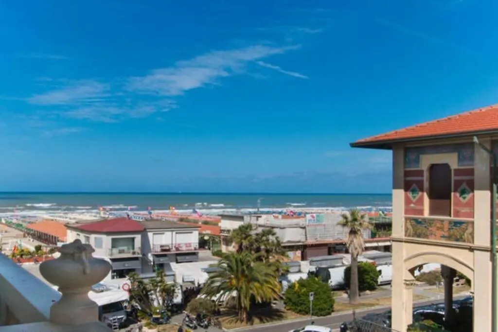 Beautiful Facing The Sea Apartment Viareggio